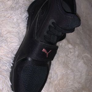 Black phenom Puma size 7